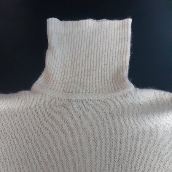 Bay Club SZ M Cream Silk, Angora Rabbit, Nylon & Lambswool Turtleneck Sweater - Picture 5 of 16